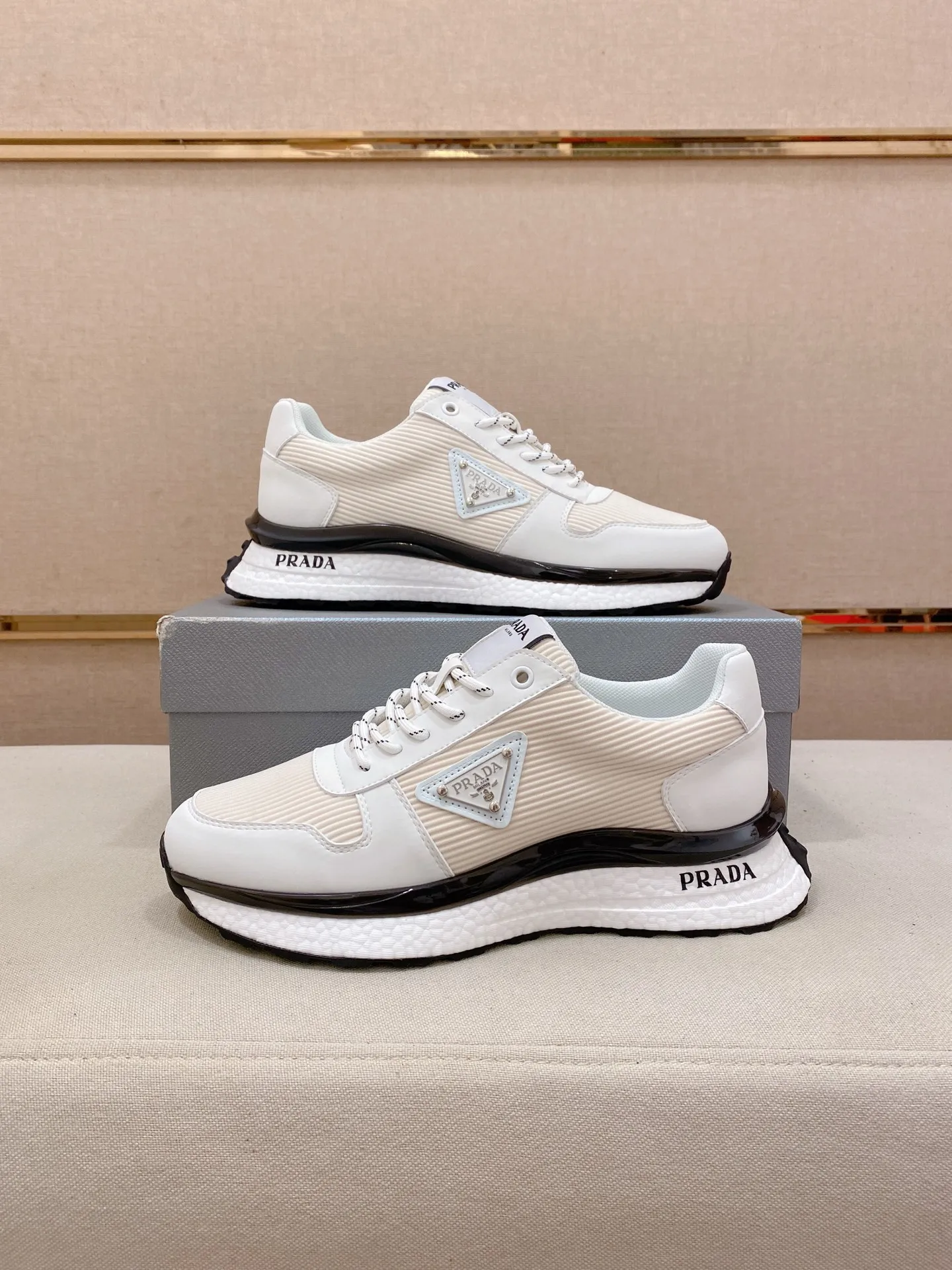 Men's shoes 💰: 462💰 [Prada～Prada] Trendy new styles are on the market. Same style as the official website. Counter quality. Original version. [Strong] [Strong] Imported selected first-layer cowhide. Comfortable and breathable sheepskin lining, fine workmanship, upper layer made of 100% pure cowhide, original last shape, comfortable on the feet, shoe sizes 38 to 44